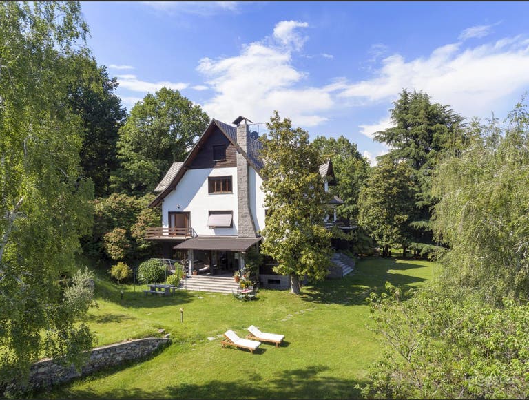  Tenuta Storica Italiana con Vista sul Lago Maggiore e Boschi 