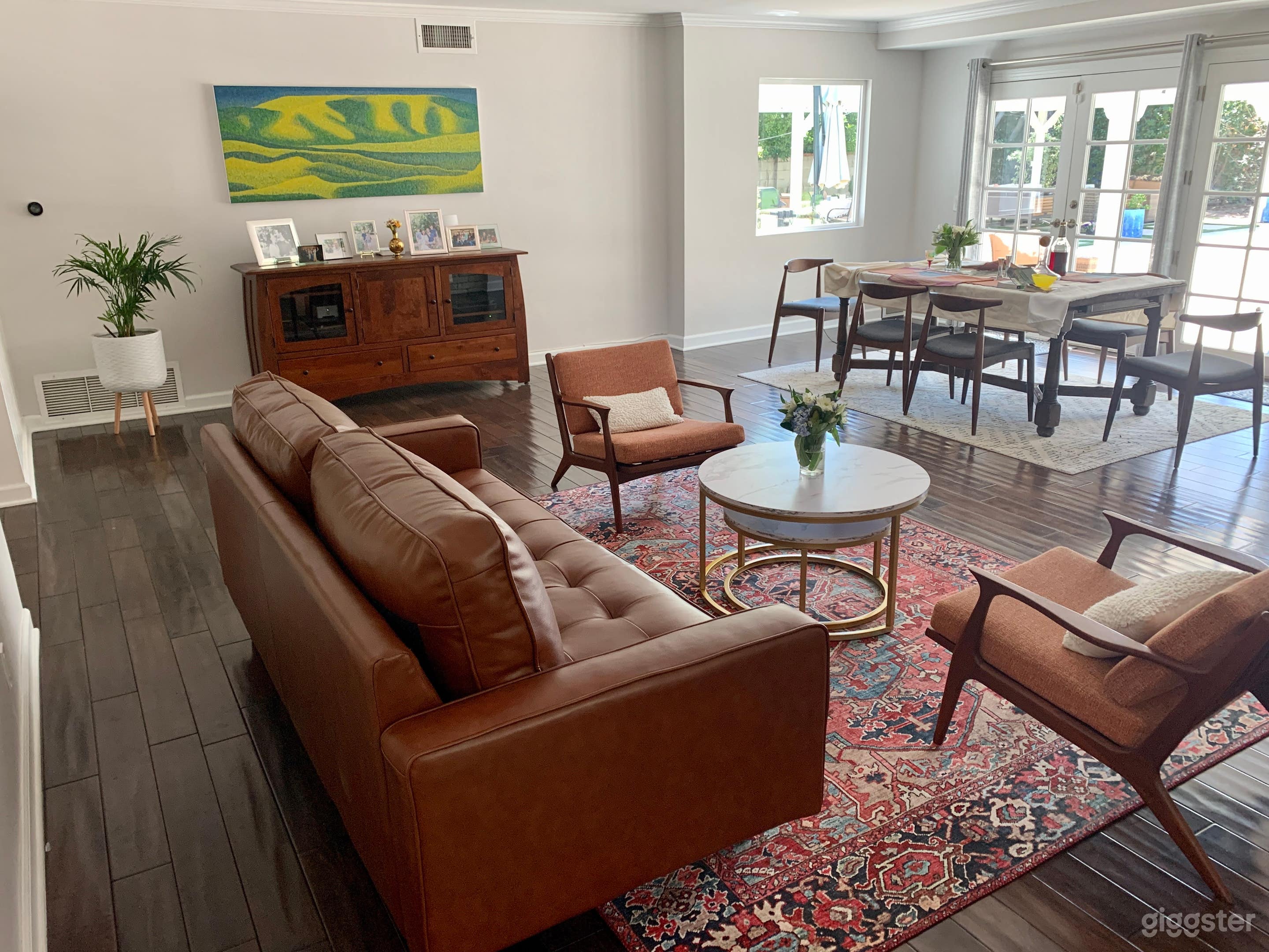 Encino Ranch Style Home on 1/2 acre Photo 3