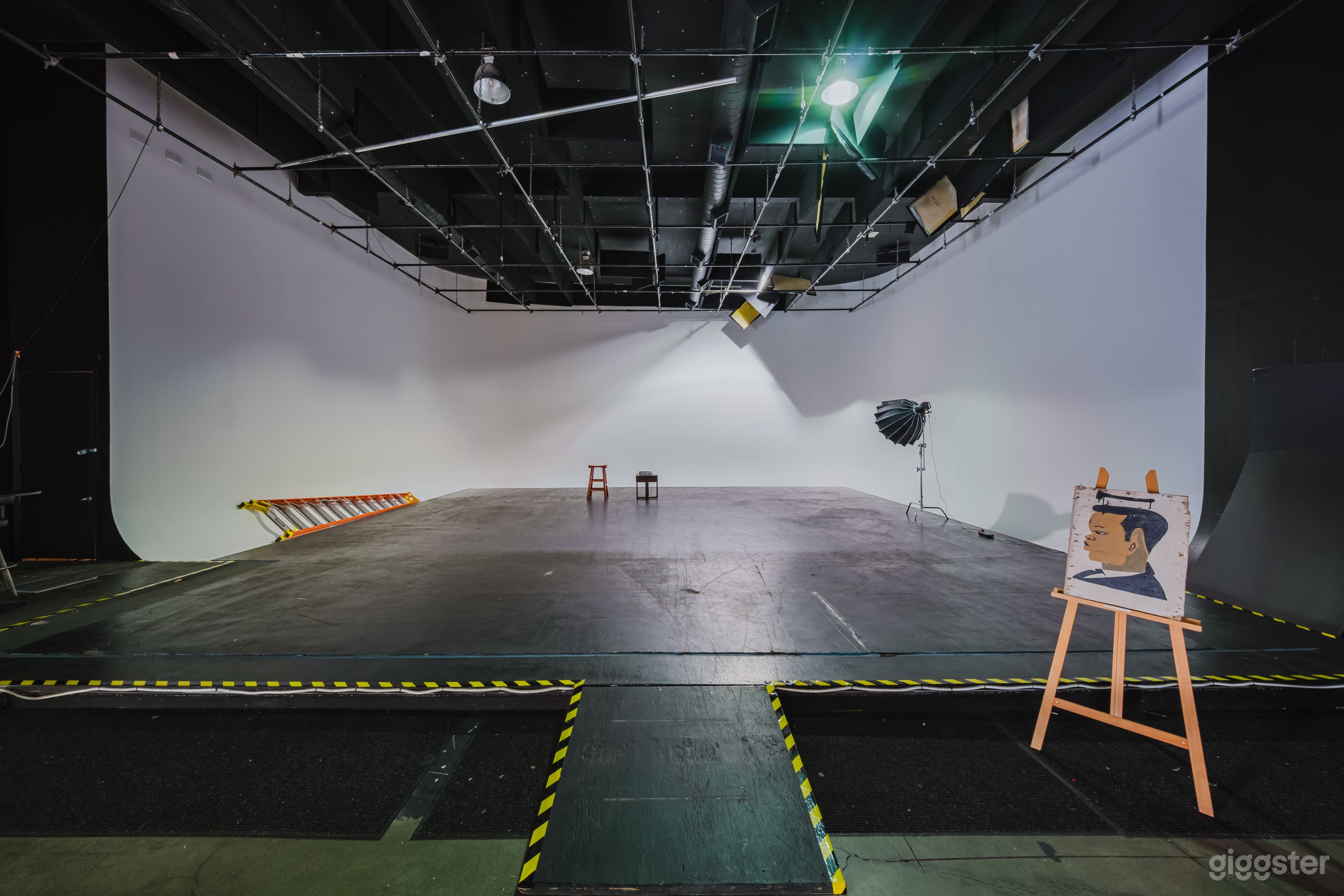 URBAN FORTRESS WITH INDOOR/OUTDOOR FLEX Photo 4