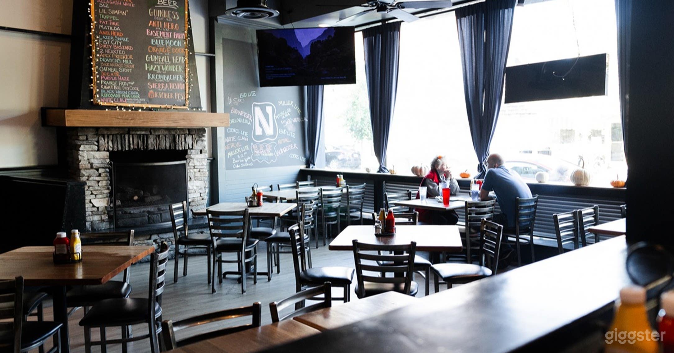 Cozy Bar And Restaurant in Evanston Photo 4