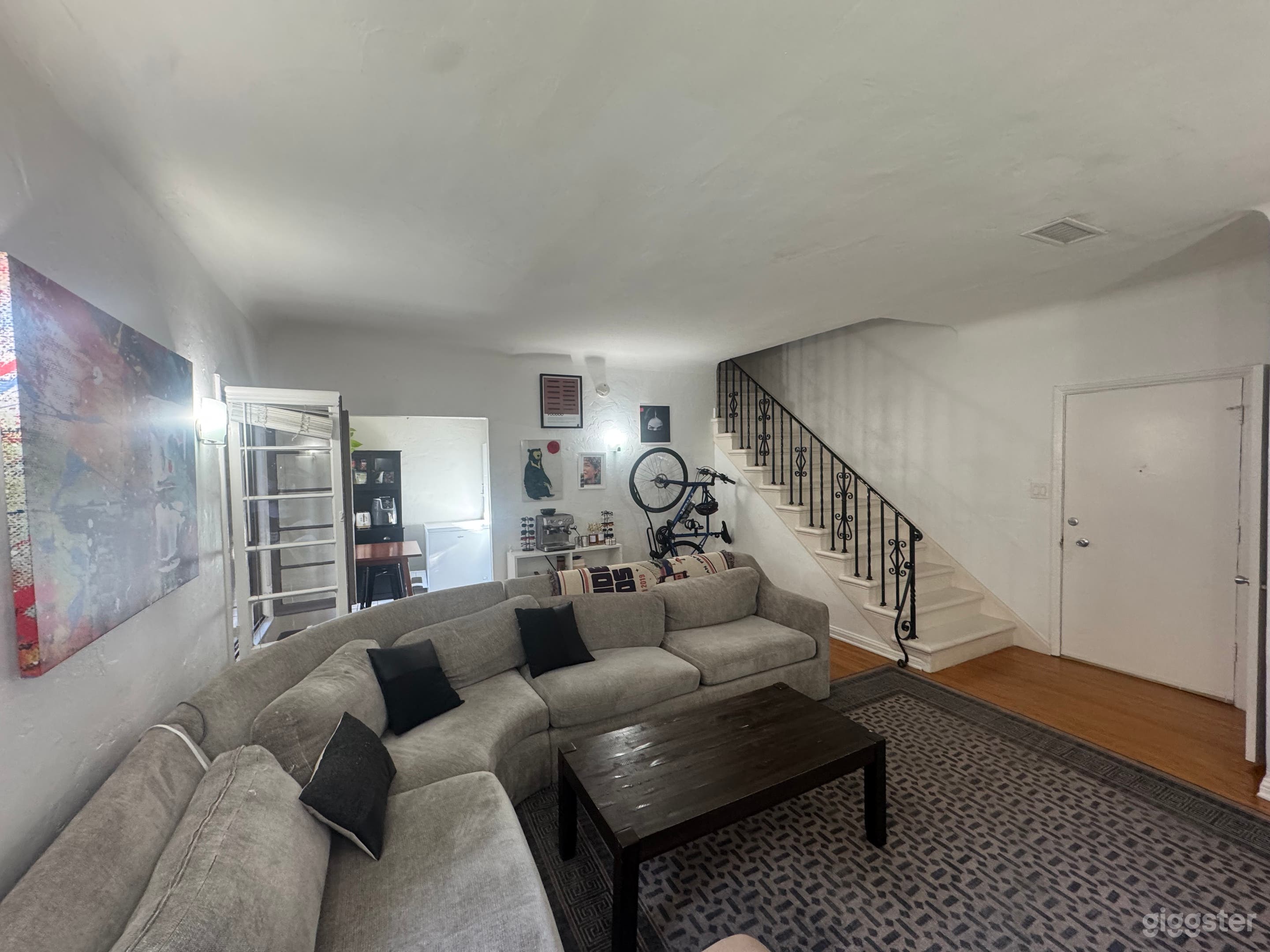 Artsy / Bohemian Apartment Photo 3