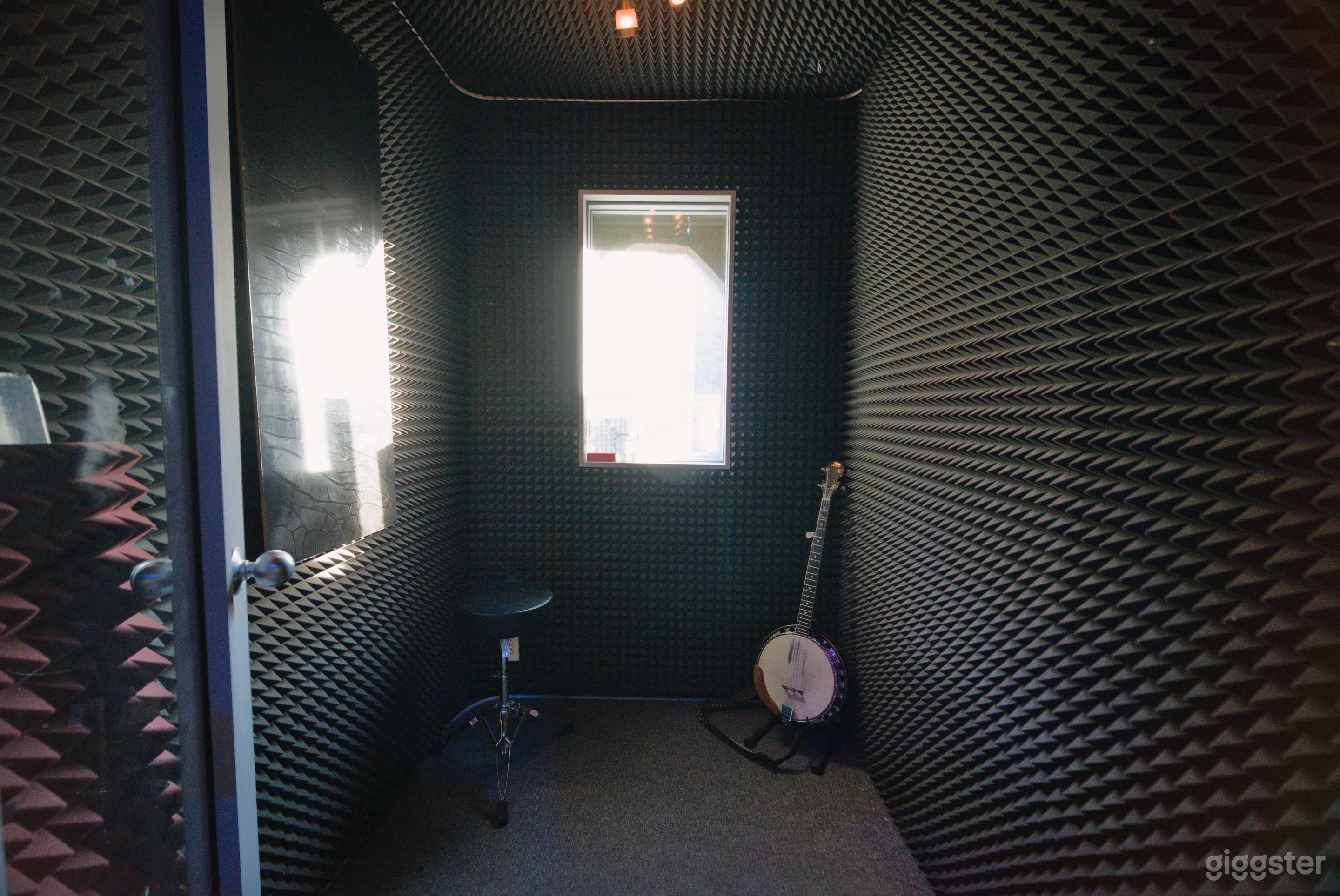 Bohemian Music Studio – Eccentric Creative Interior Set Photo 3