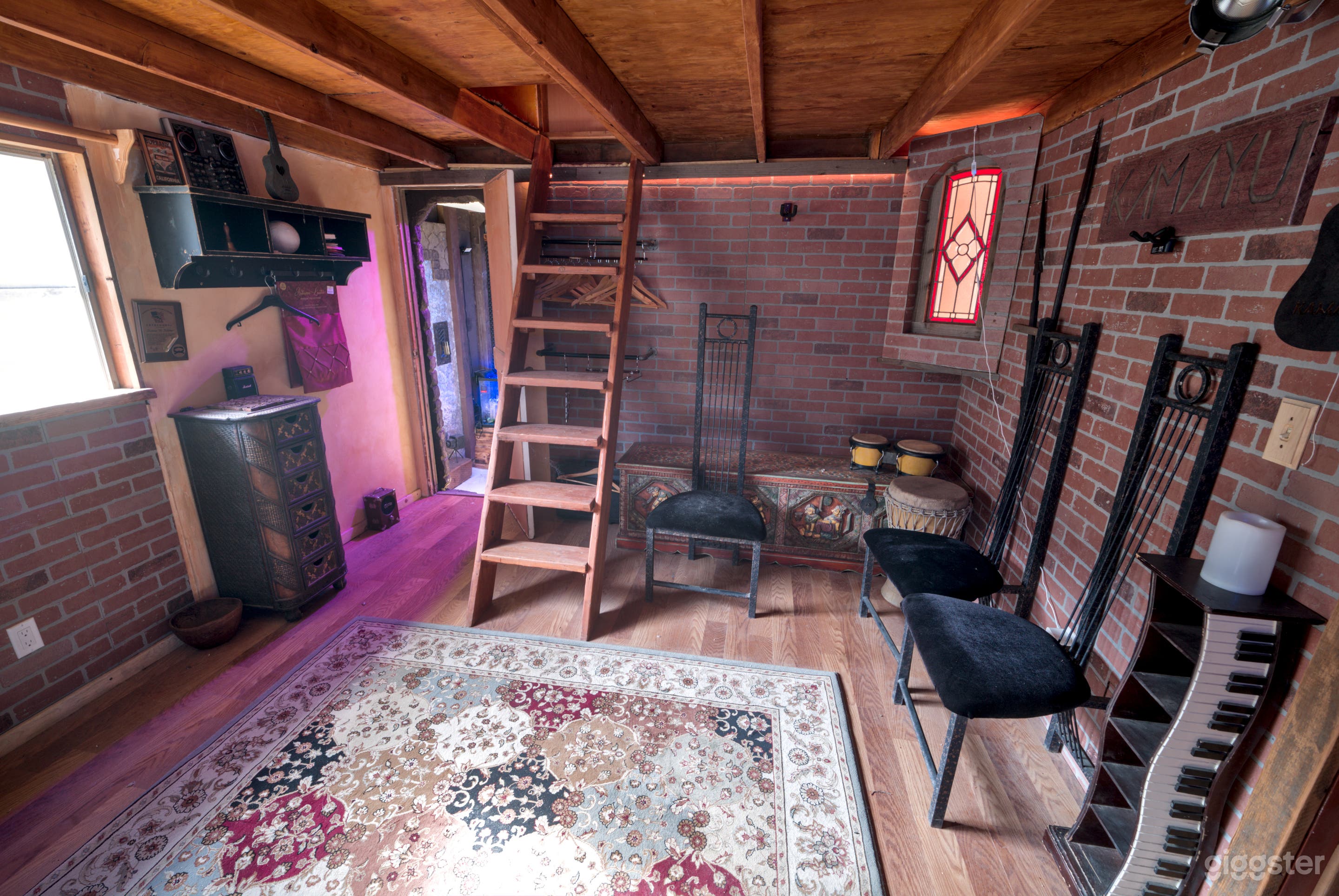 Bohemian Music Studio – Eccentric Creative Interior Set Photo 3