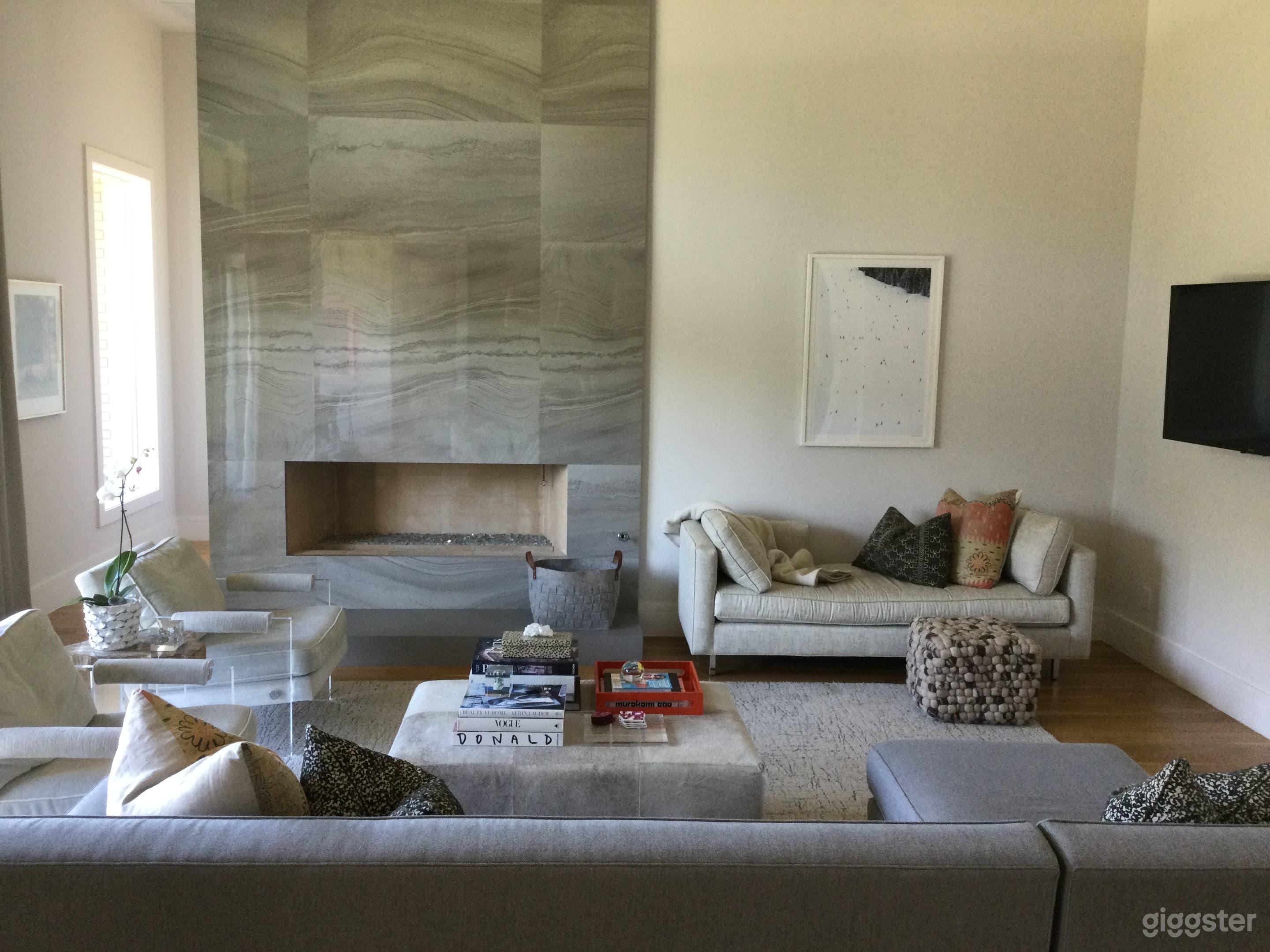 Large living and family room with seating up to 9 people 