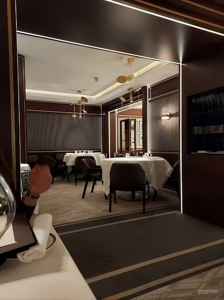  The Main Dining Room: Timeless Italian Glamour 