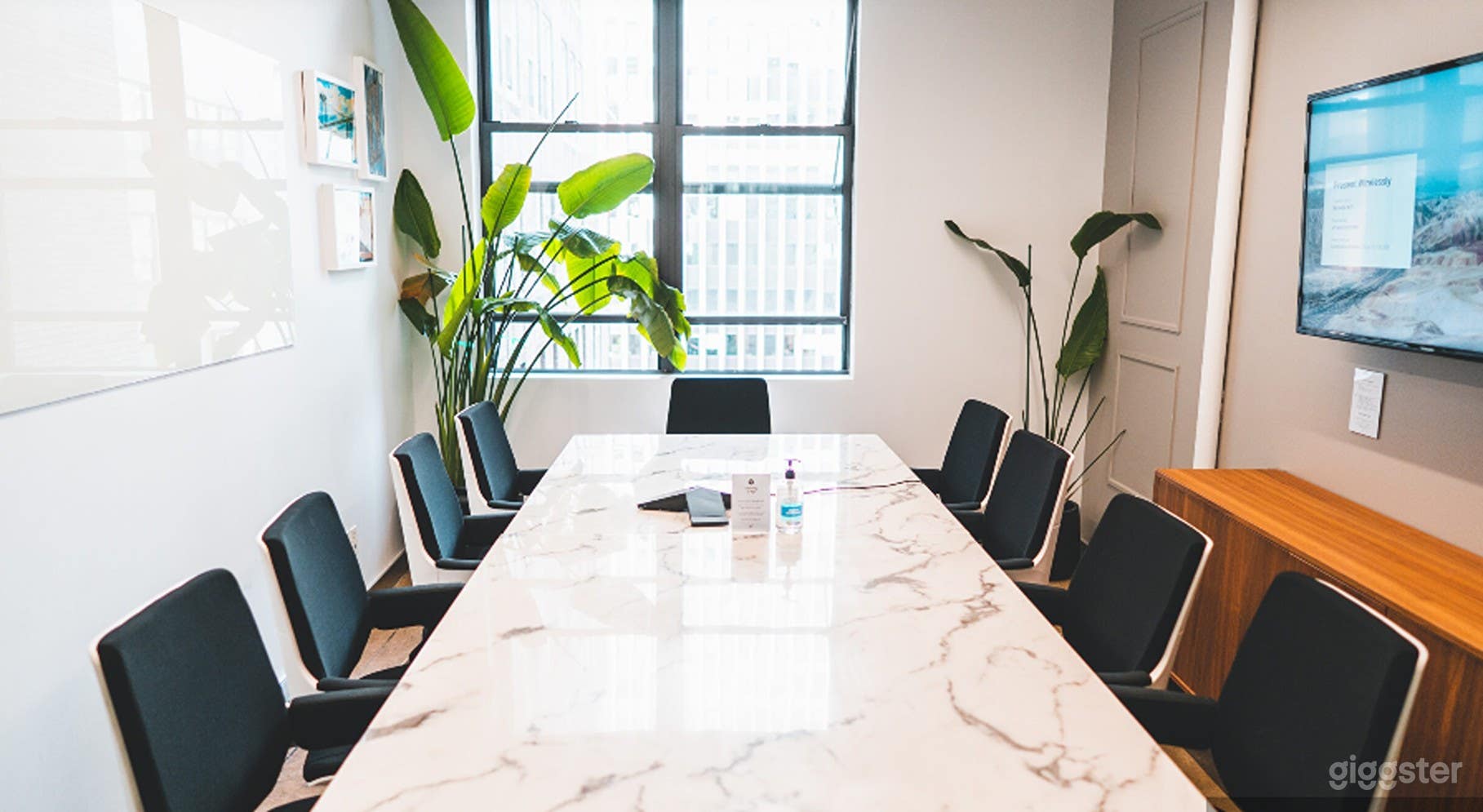 8–10 Seat Boardroom-Style Meeting Space Photo 1