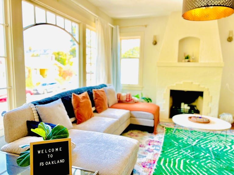  FirePit|BBQ|Outdoor Dining|Near UC|Spacious & Lux 