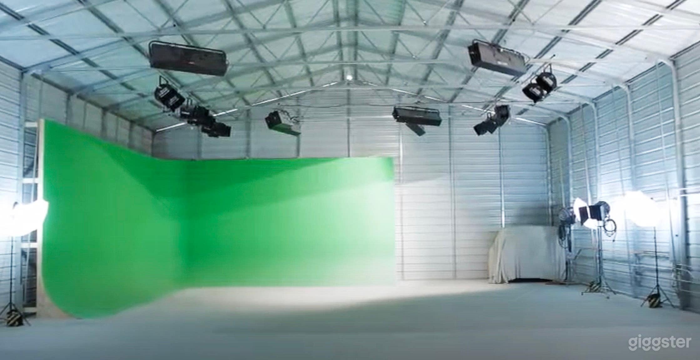 Fully equipped Studio with Soundstage &amp; Backlot Photo 1