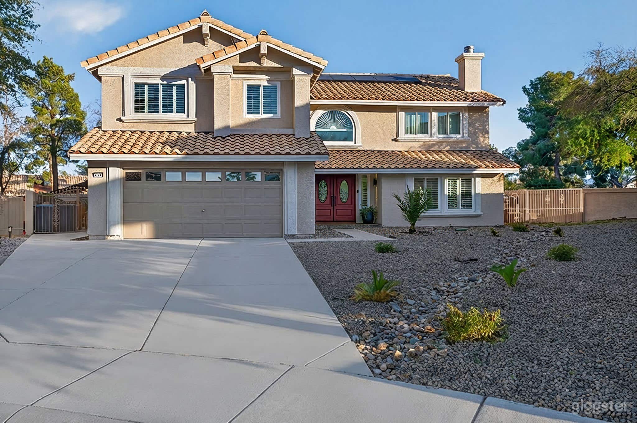 Bright Cul-de-Sac Suburban Home with Pool & Home Theater Photo 3