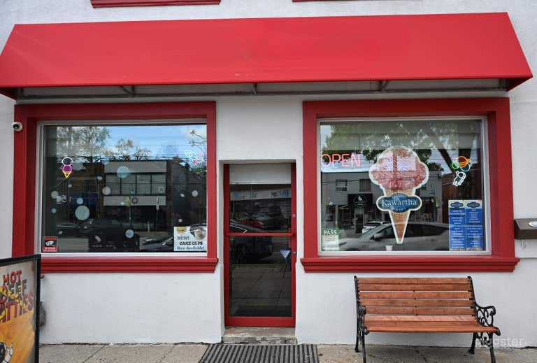  Cute Ice Cream shop, ideal for small events 