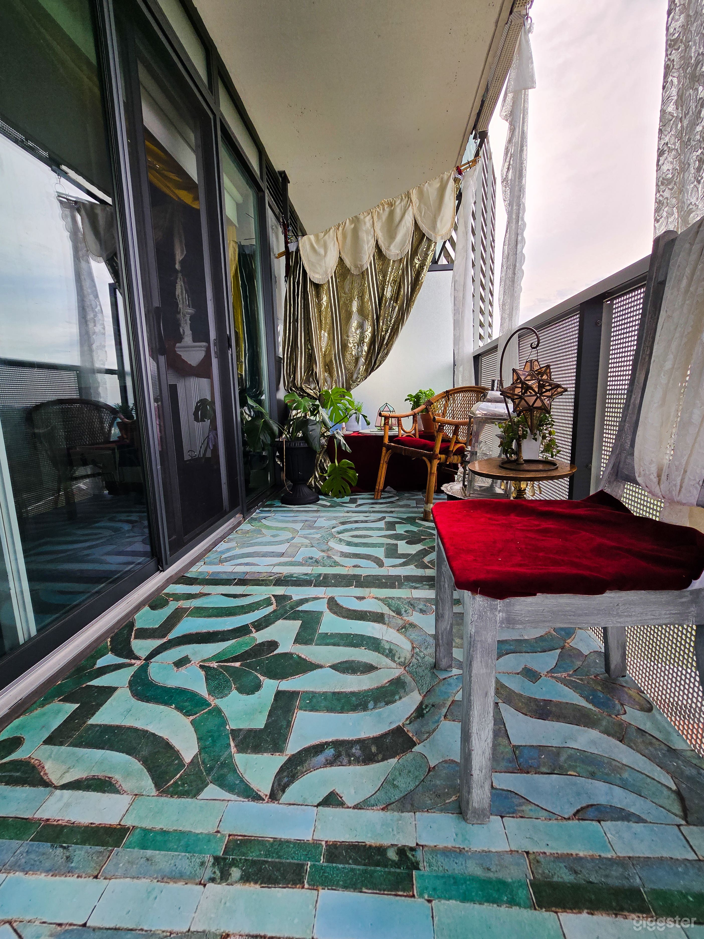 Balcony with bohemian–eclectic style with vintage and theatrical undertones.

Perfect for Photoshoots