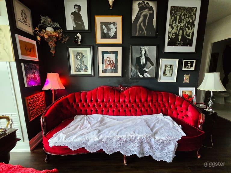  Black Gallery Wall ,Other side of Living Room 

*Review more on our Instagram @Deerdenstudio 