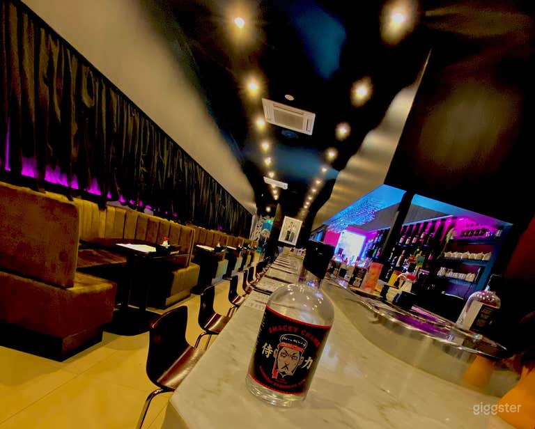  Style Speakeasy, lumières néon vibrantes, confort plus 