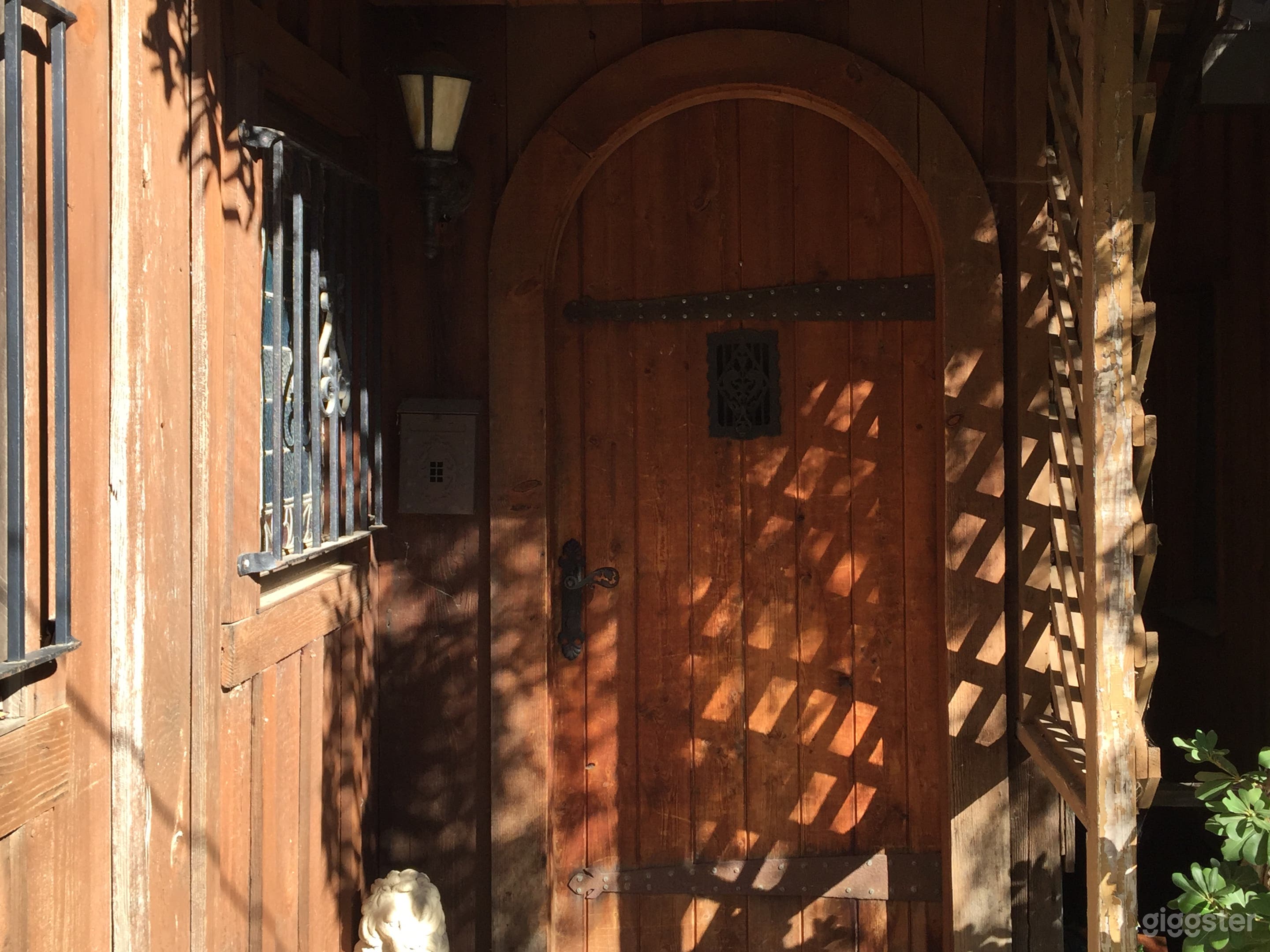 Large wood house in a rustic setting Photo 4