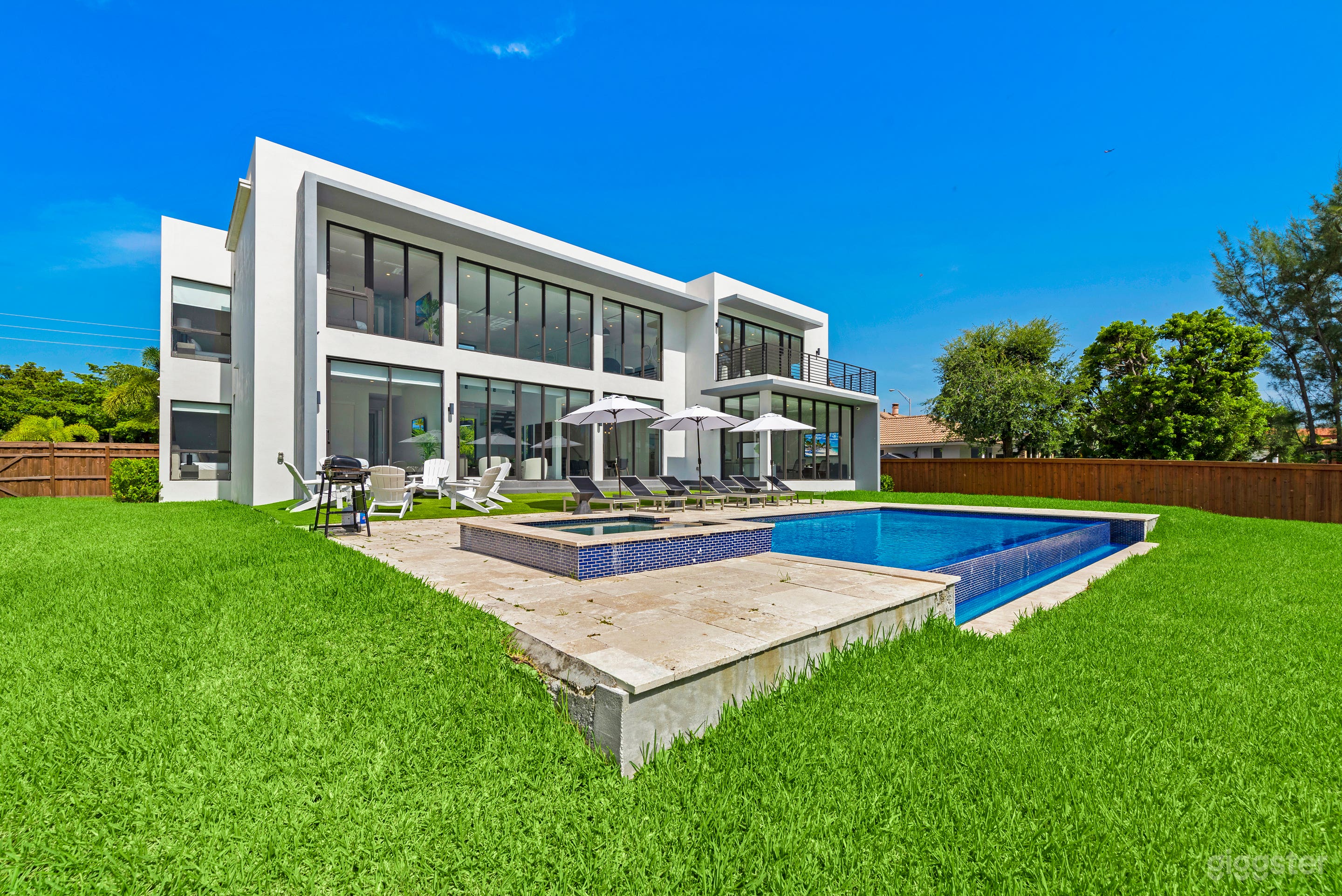 Lakeview Oasis Photo 1