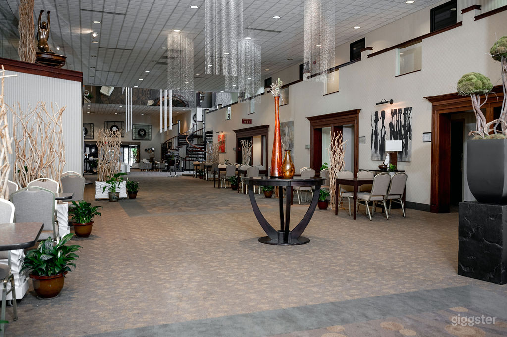 Outdoor Skylight Lobby in Ohio Photo 4