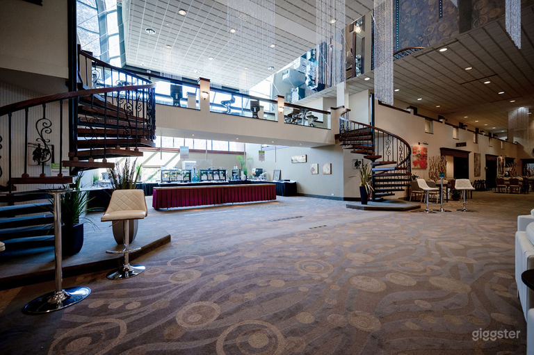  Outdoor Skylight Lobby in Ohio 