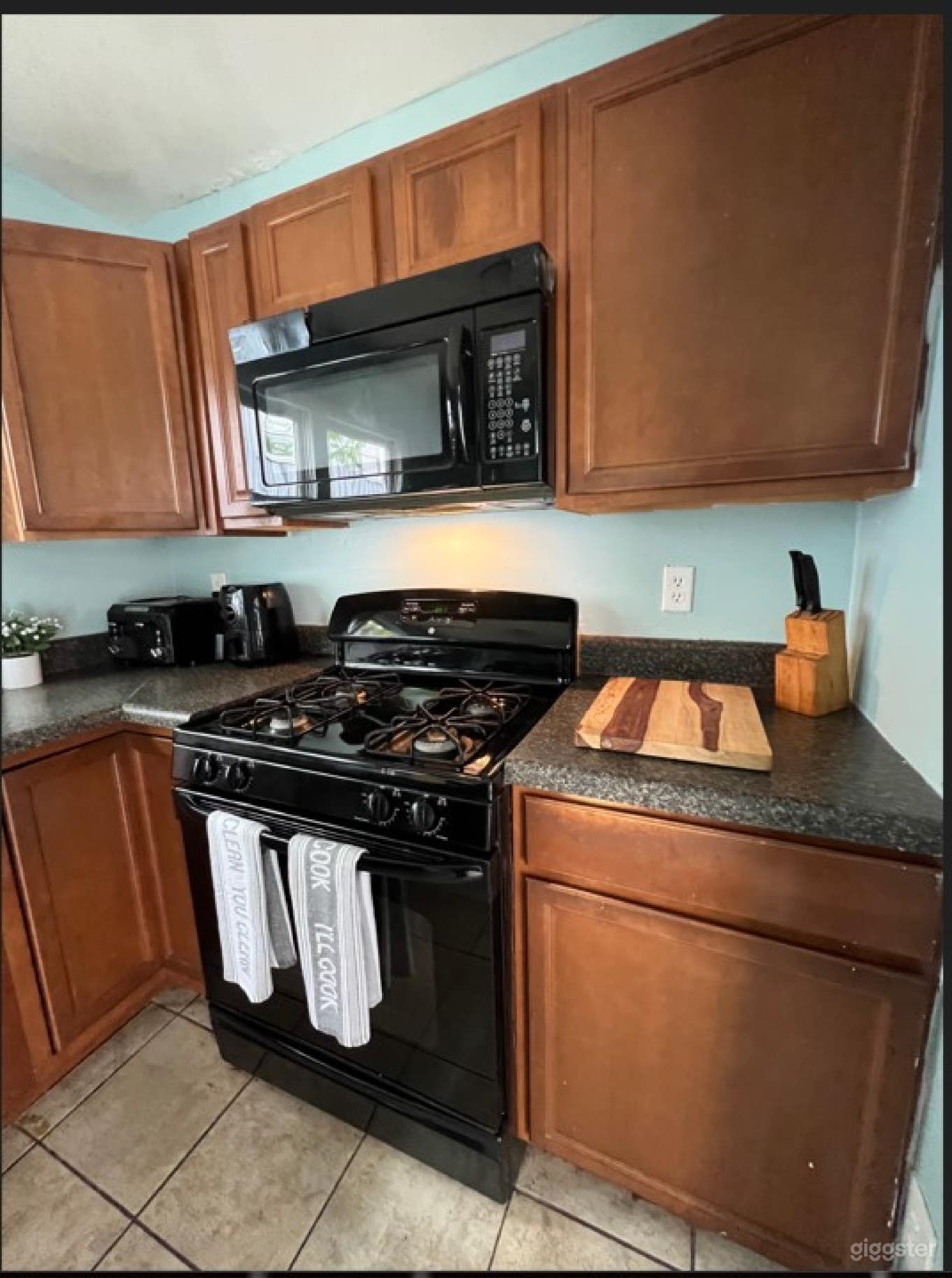  Dining And Kitchen for Film and Photoshoot Productions  Photo 4