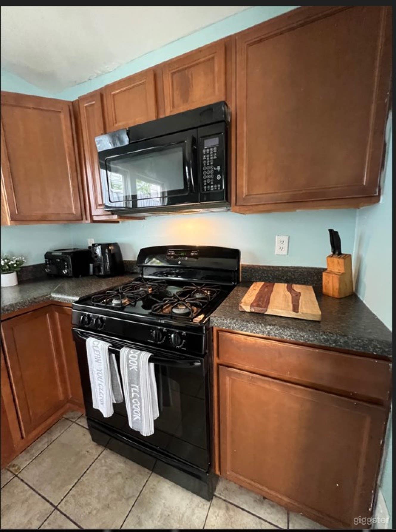  Dining And Kitchen for Film and Photoshoot Productions  Photo 3