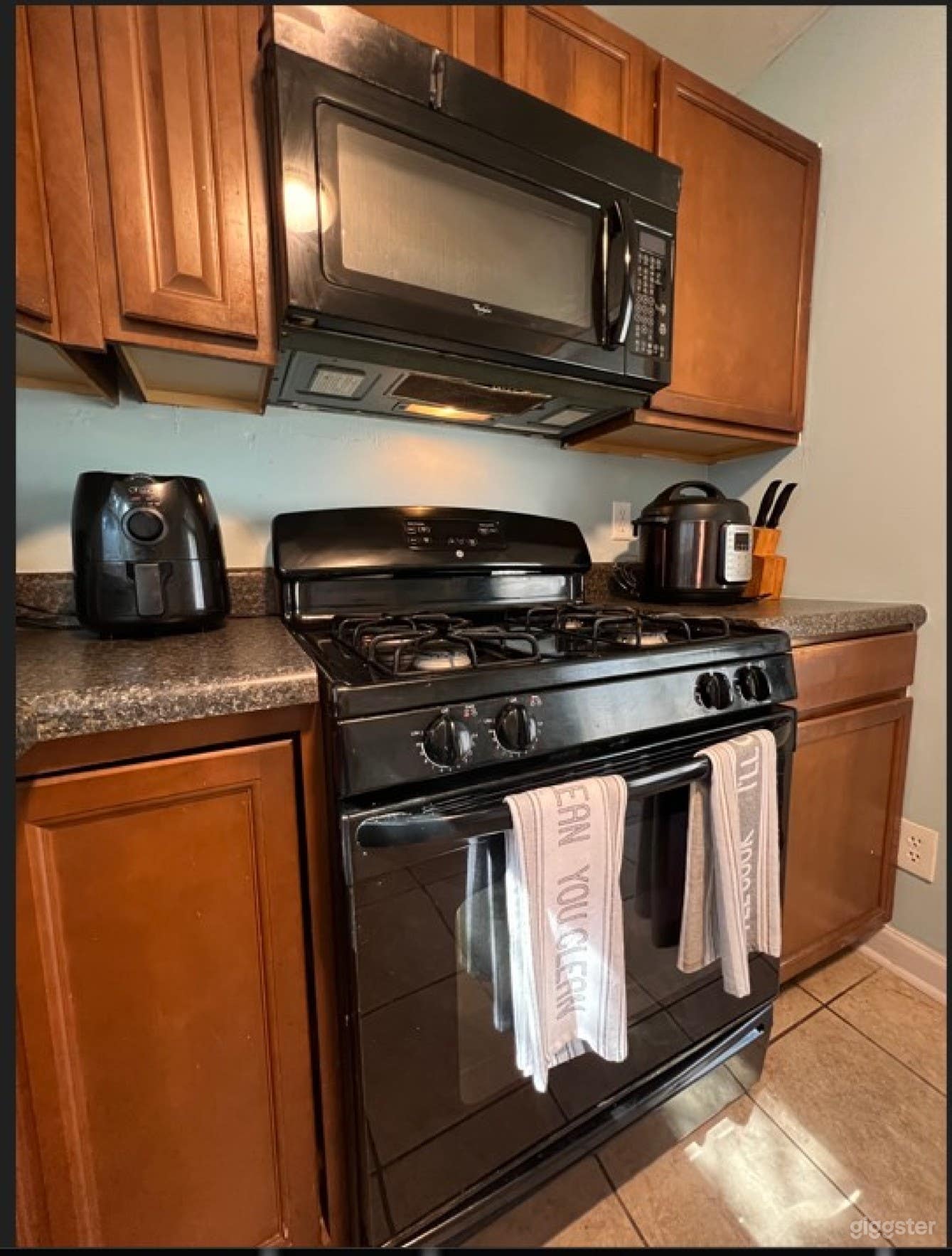  Dining And Kitchen for Film and Photoshoot Productions  Photo 1