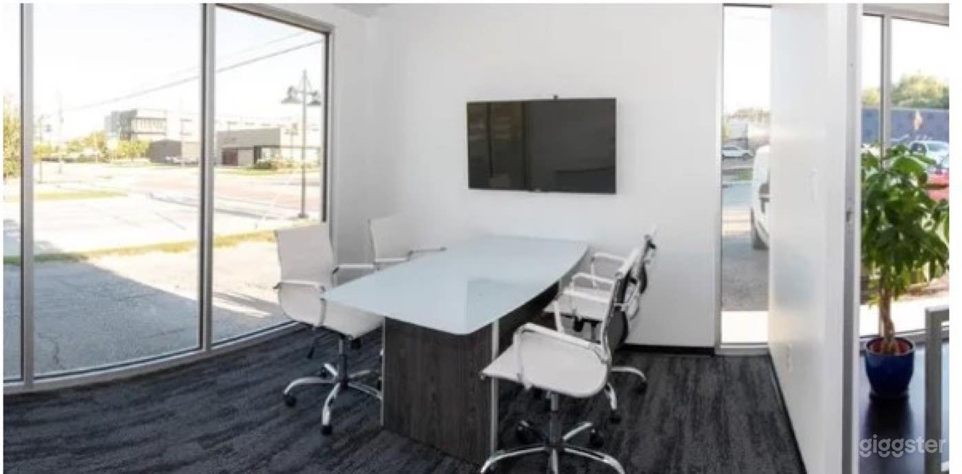Small Conference Room For 4-5 People  Photo 3
