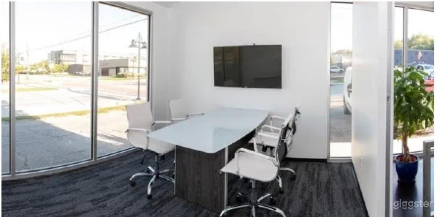 Small Conference Room For 4-5 People  Photo 2