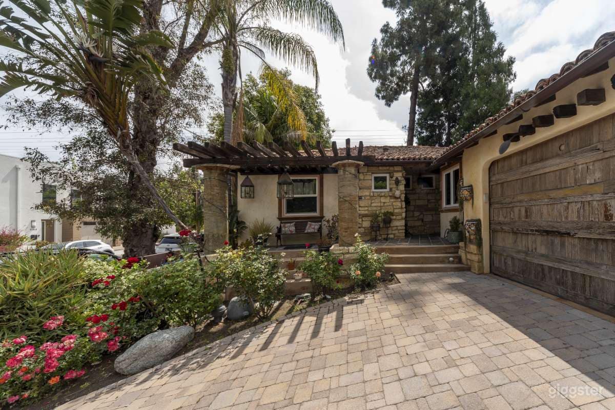 Eclectic Mediterranean Cabin Photo 4