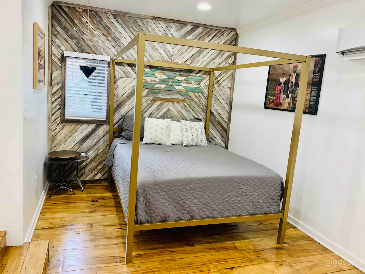 Charming Tiny Home Filming Location: A Cozy Retreat in Nature Photo 3