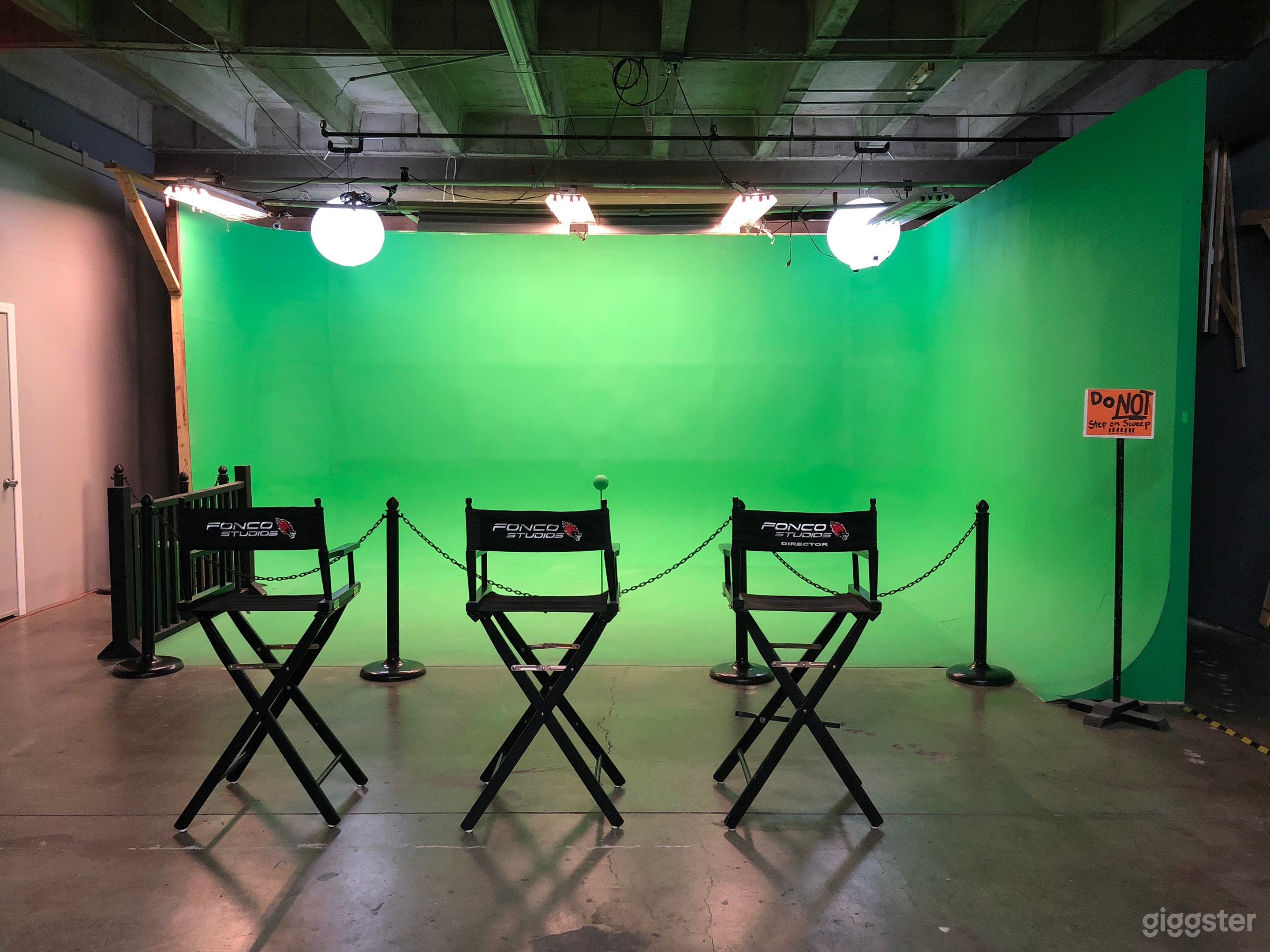 Green Screen with Amenities within Insert Stage Photo 3