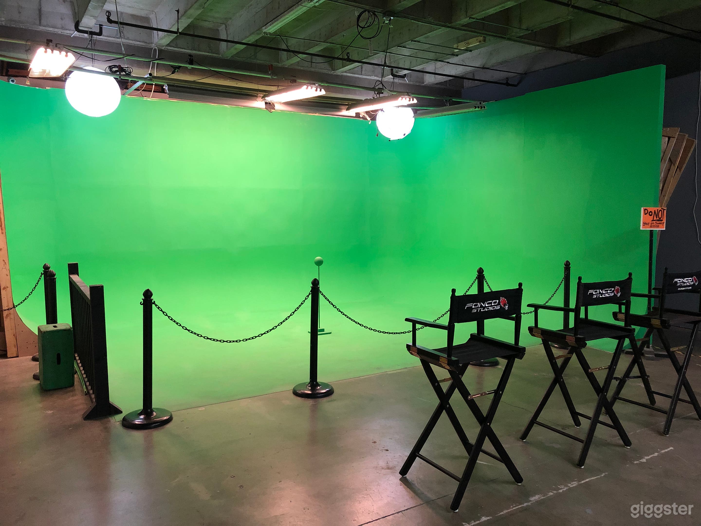 Green Screen with Amenities within Insert Stage Photo 2
