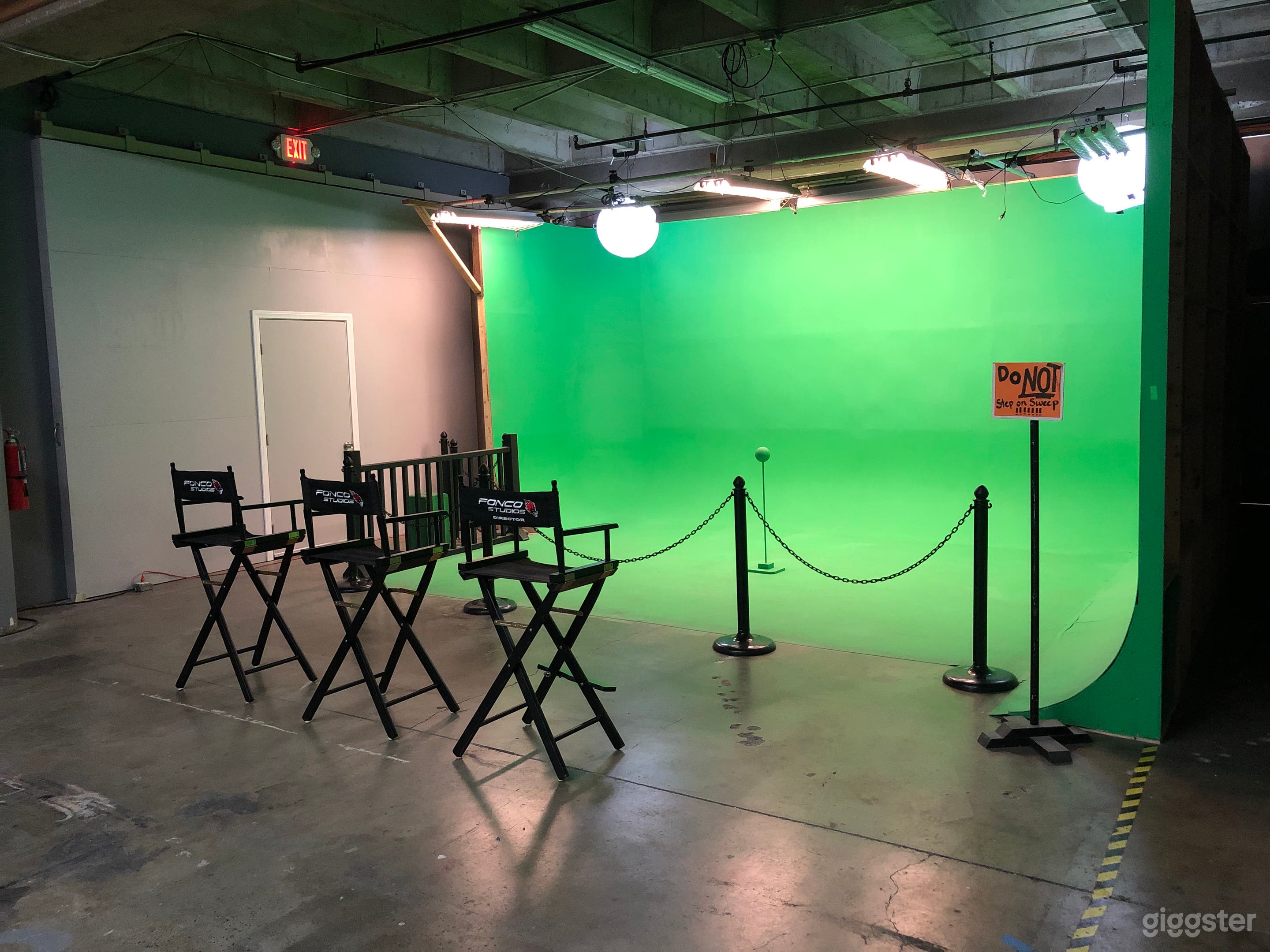 Green Screen with Amenities within Insert Stage Photo 1