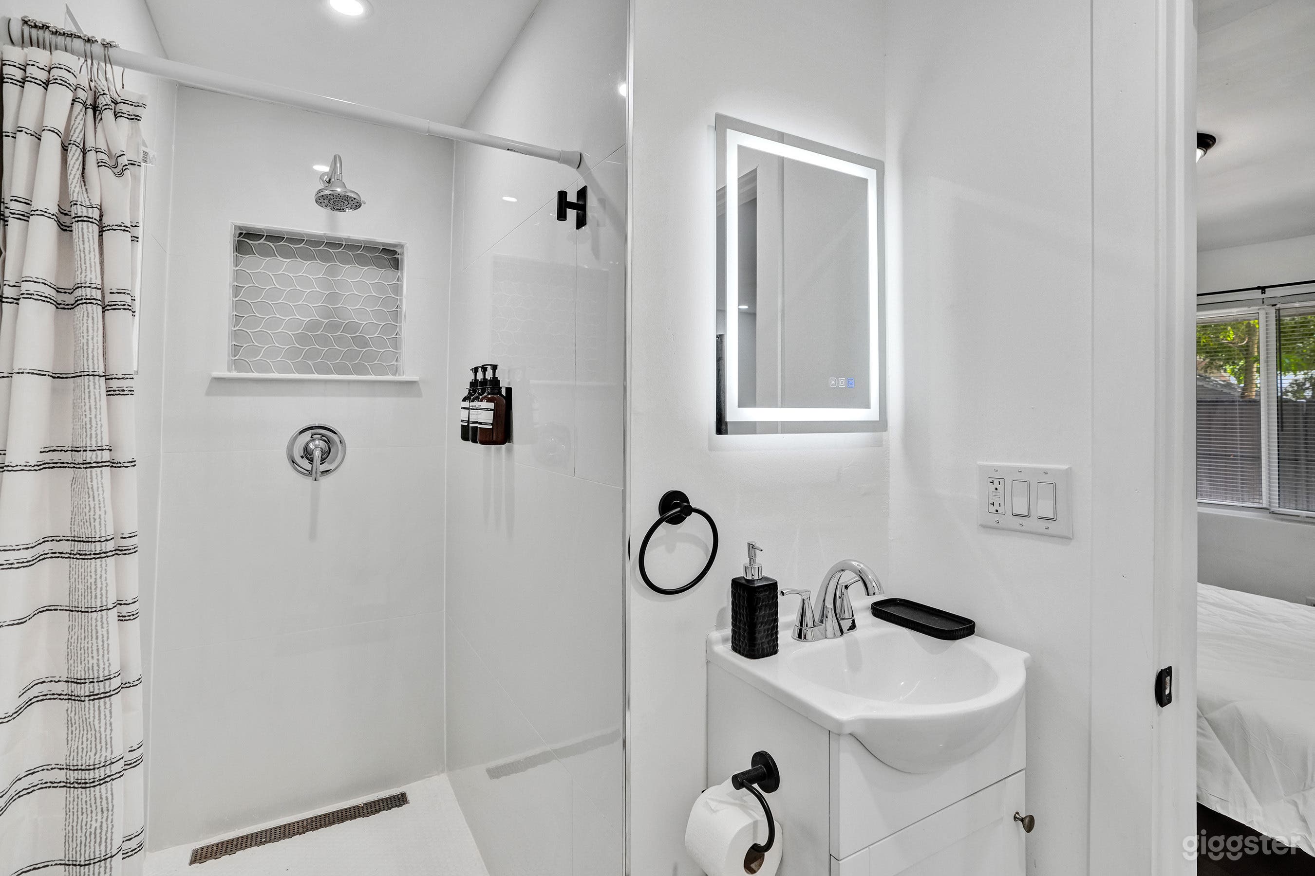 Heart of Miami Oasis, Modern, Steps from It All Photo 3