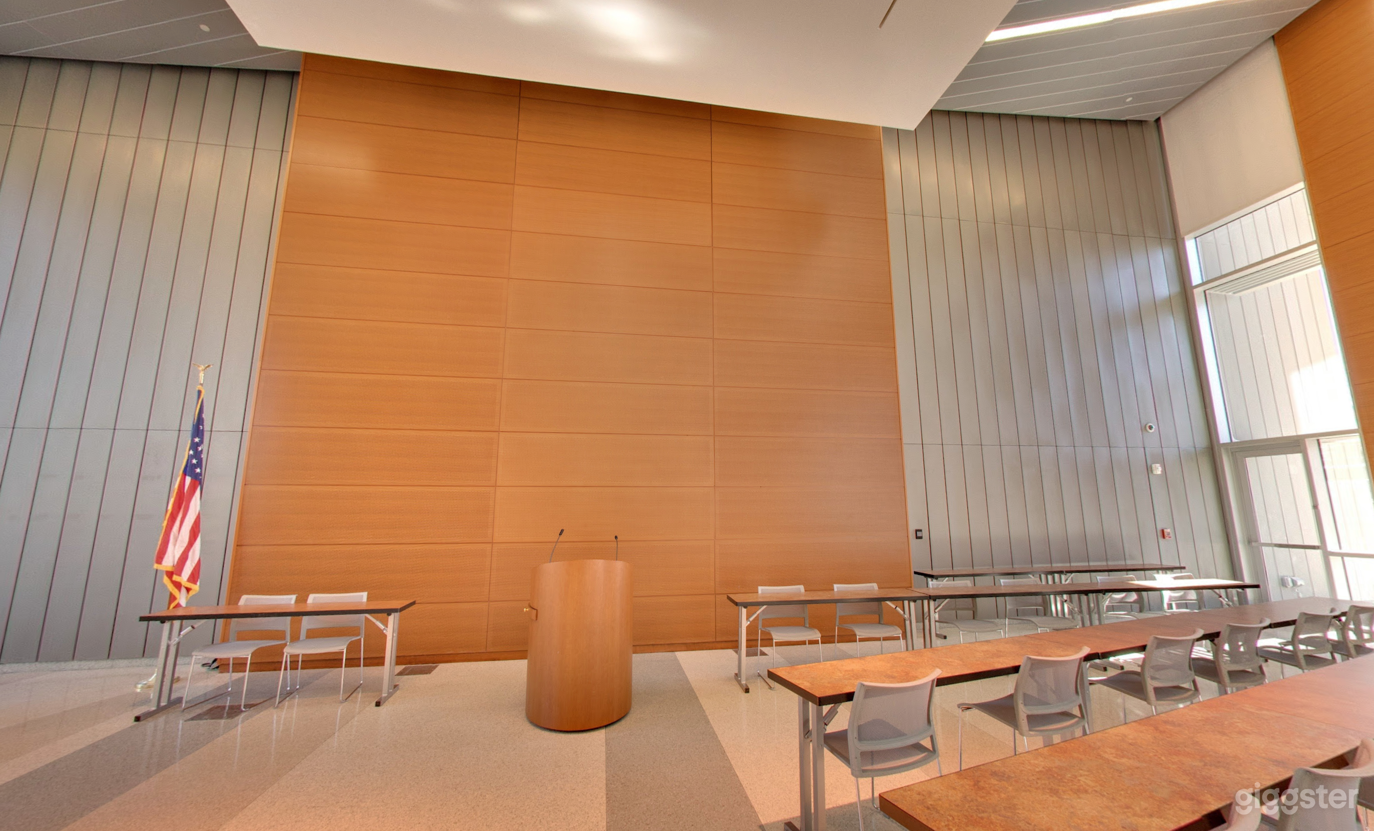 Large Library Meeting Room in Baton Rouge Photo 4