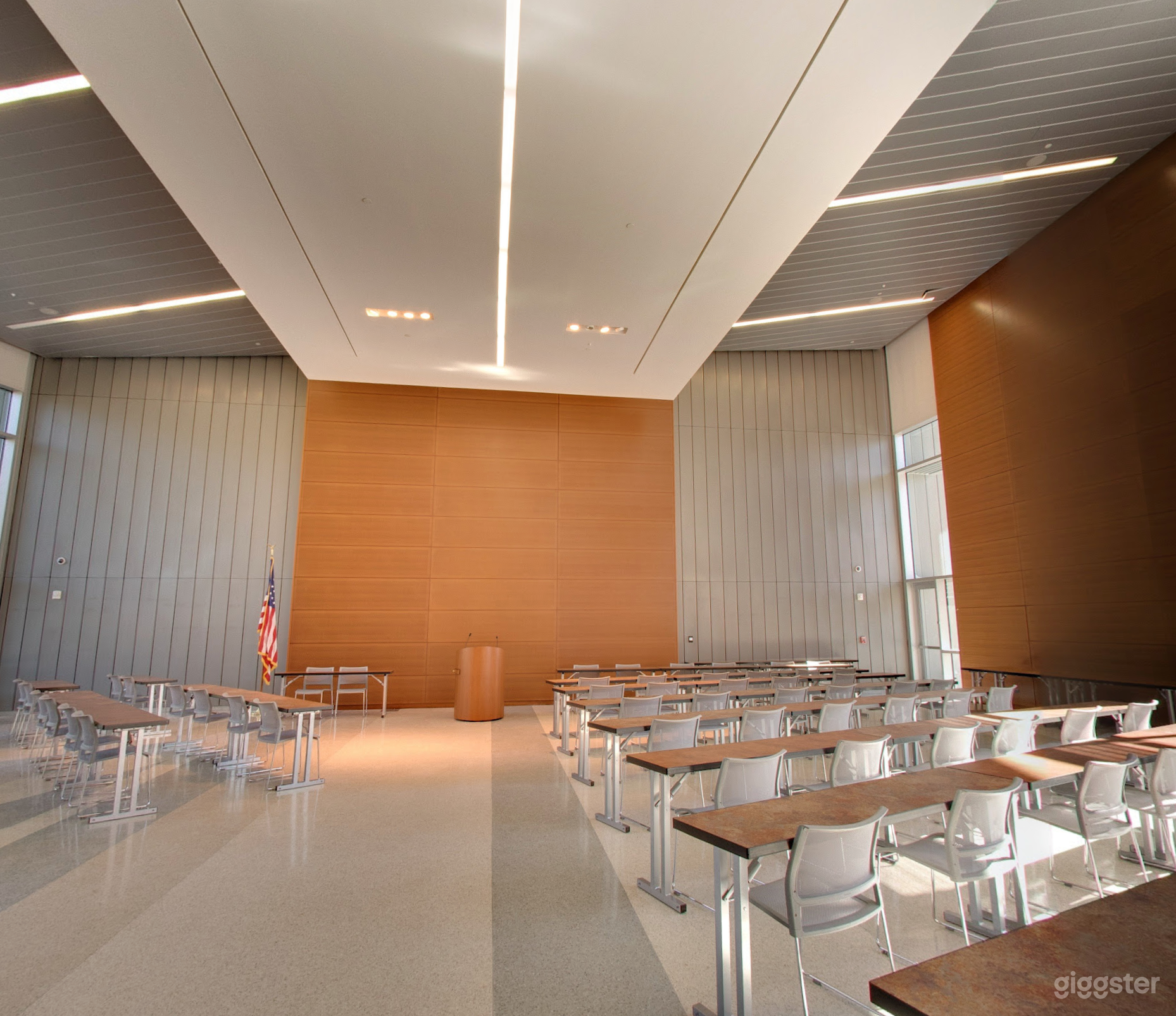 Large Library Meeting Room in Baton Rouge Photo 1