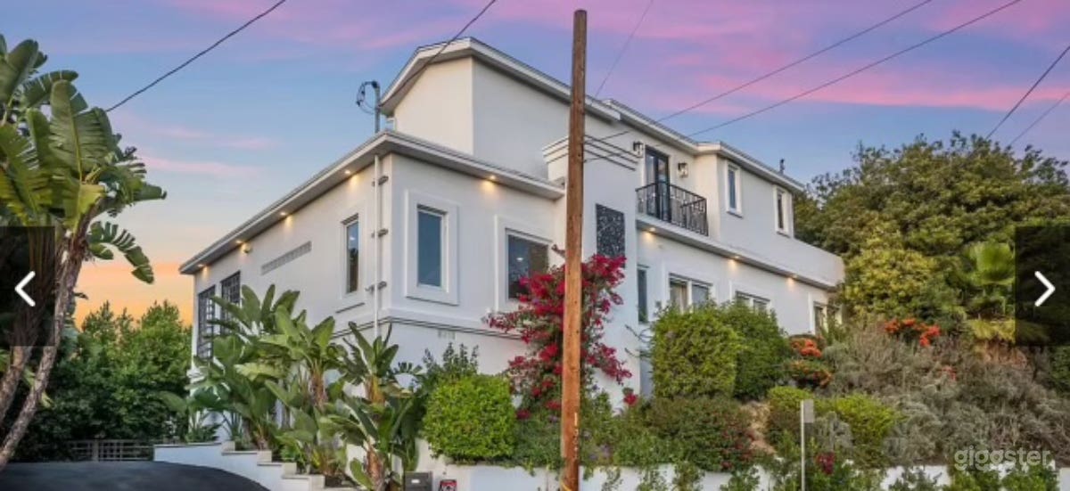 Stunning hill top house Photo 1