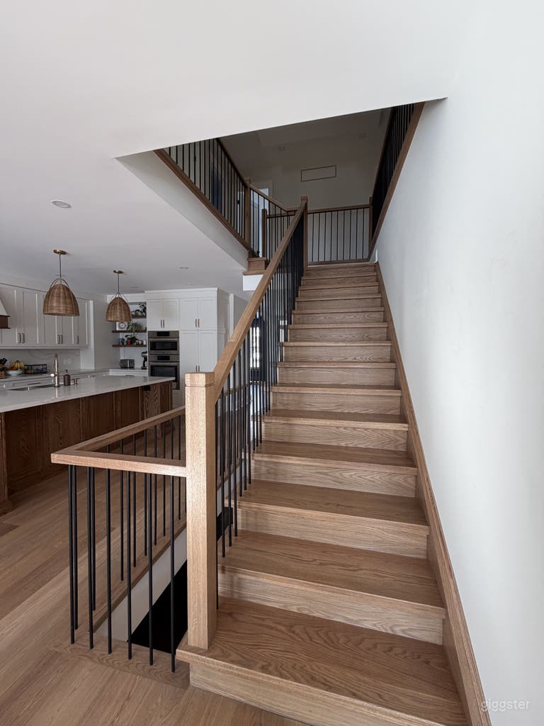  Bright, Brand New, Large Home With Multiple Looks 