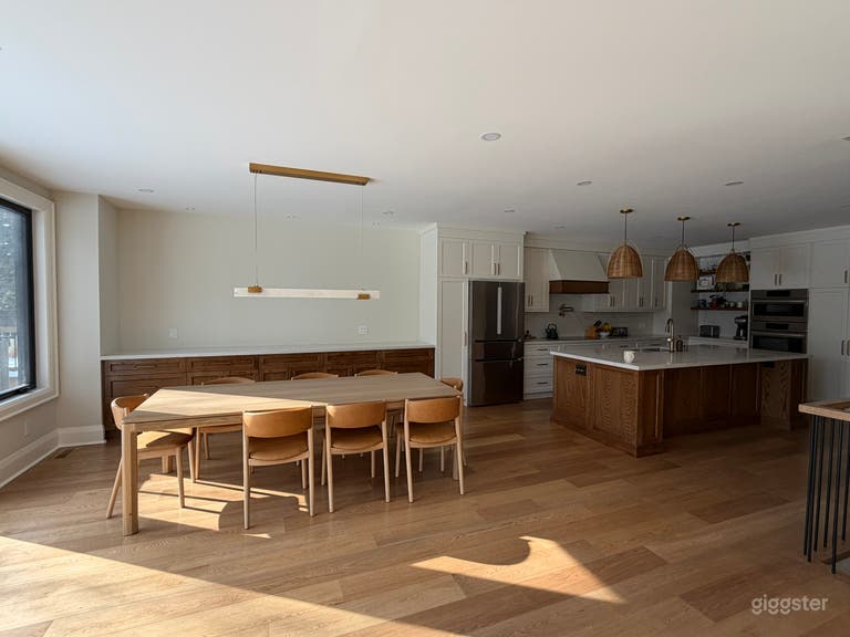  Bright, Brand New, Large Home With Multiple Looks 