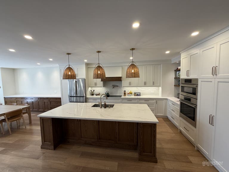  Bright, Brand New, Large Home With Multiple Looks 