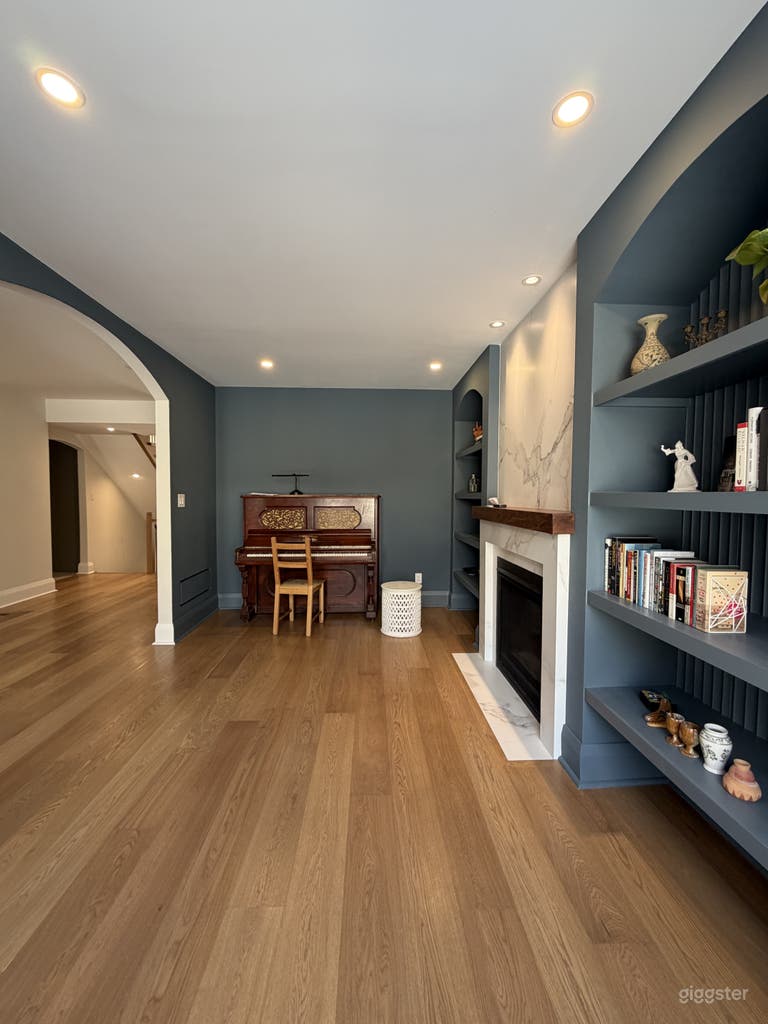  Bright, Brand New, Large Home With Multiple Looks 