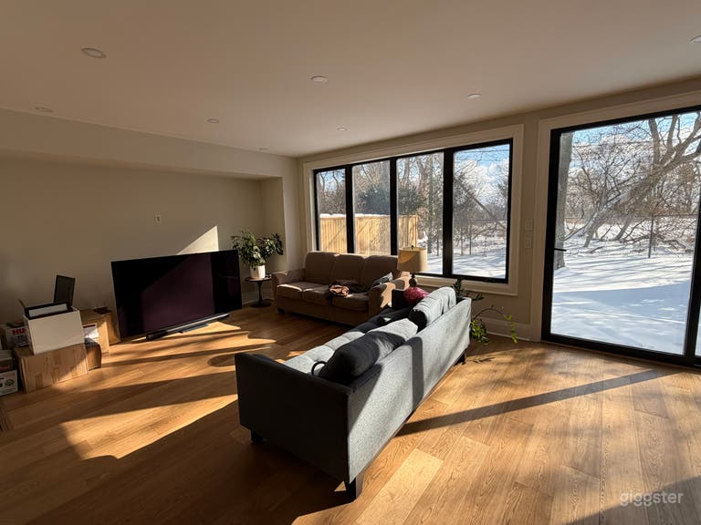  Bright, Brand New, Large Home With Multiple Looks 