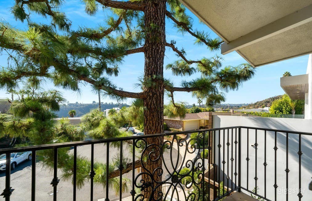 Beverly Hills Cul De Sac Home Photo 1