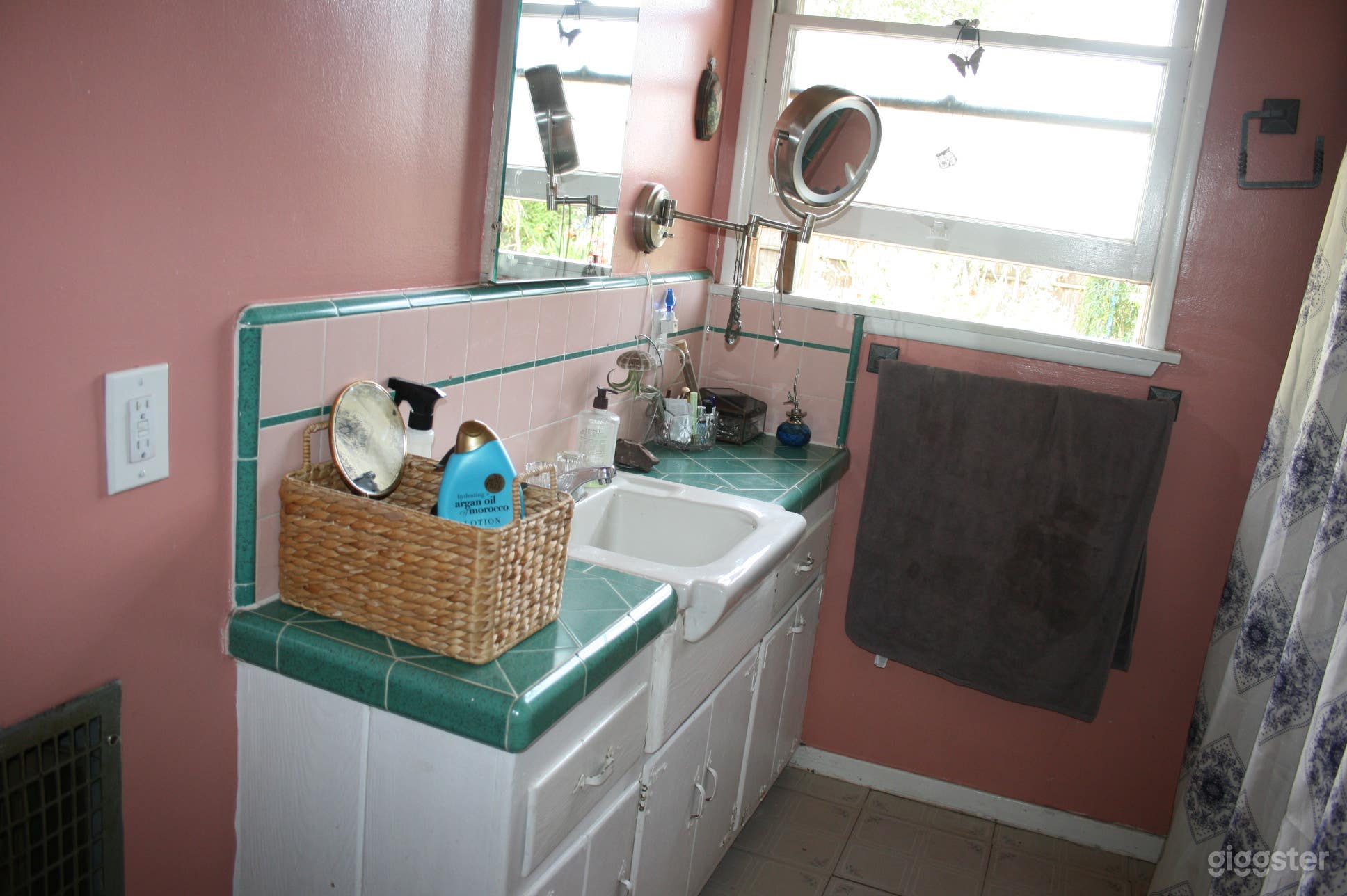 Secret Garden in Reseda Photo 3