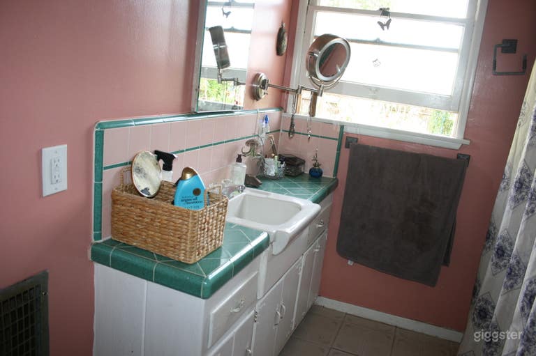  Secret Garden in Reseda 