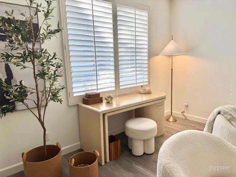  A curated design in a chic, light-filled home. 