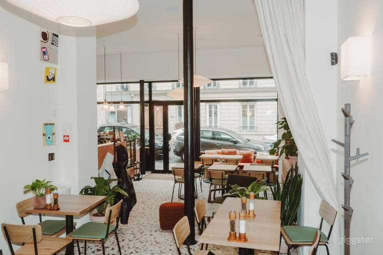  Warm gestaltetes Architekten-Café im Herzen des 8. 