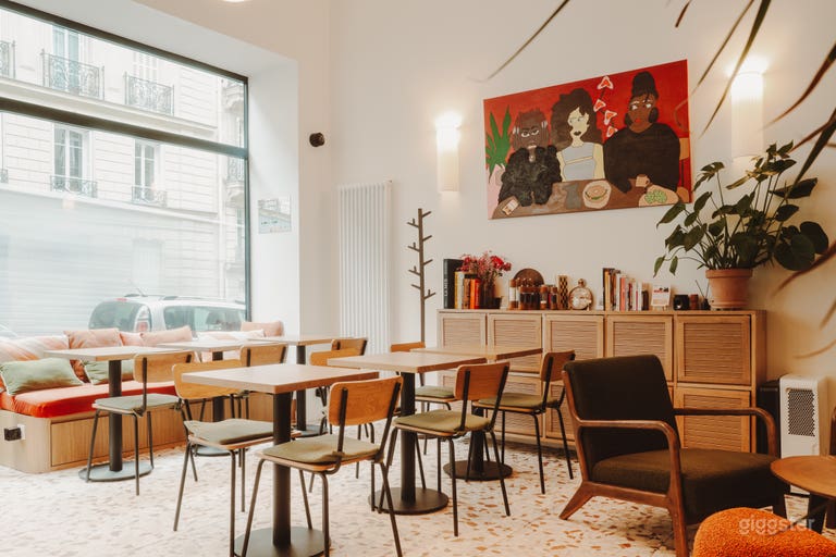  Warm gestaltetes Architekten-Café im Herzen des 8. 