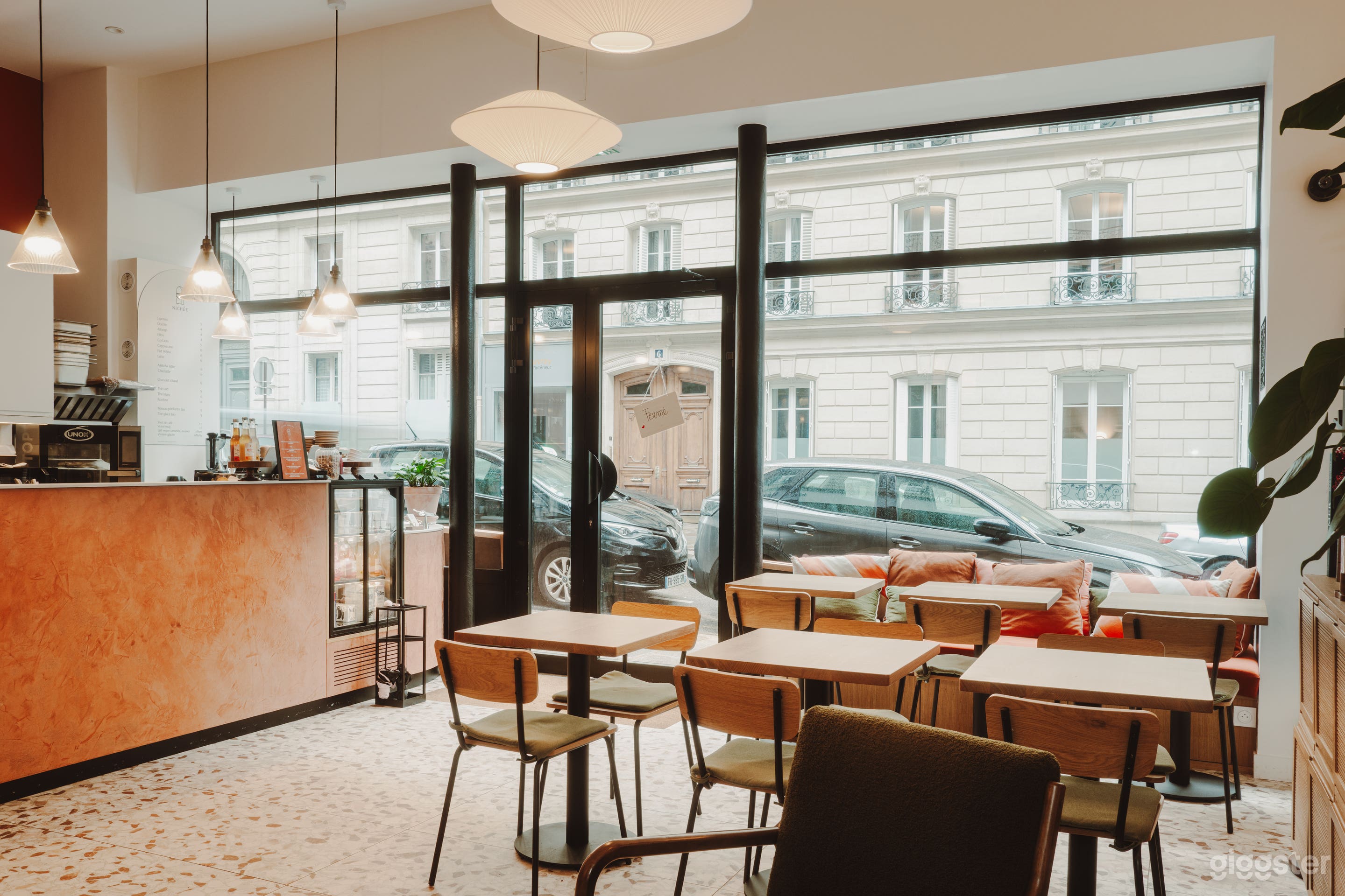 Photo de Warm Architect-Designed Coffee Shop in the heart of the 8th 3