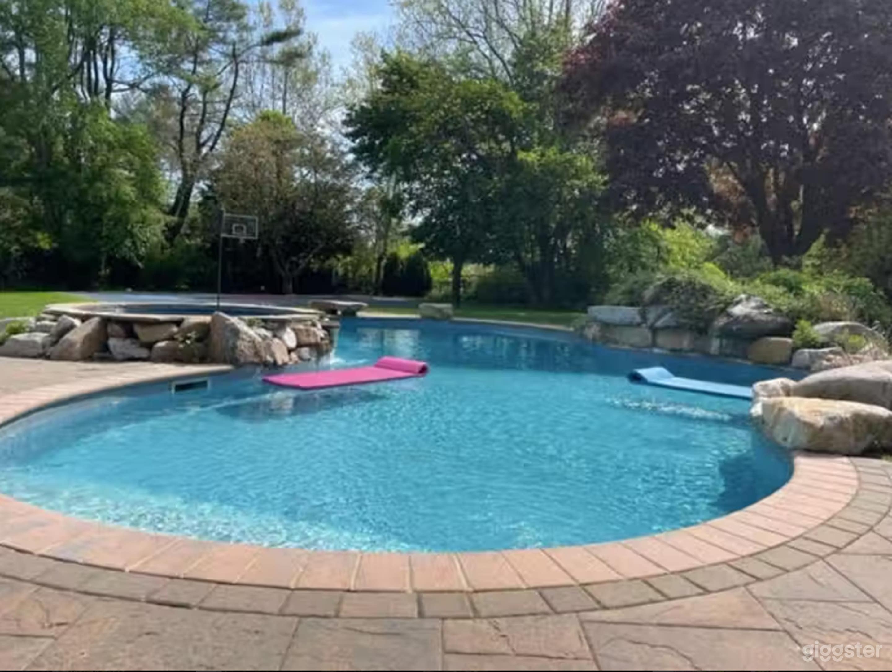 Private Outdoor Pool Photo 4