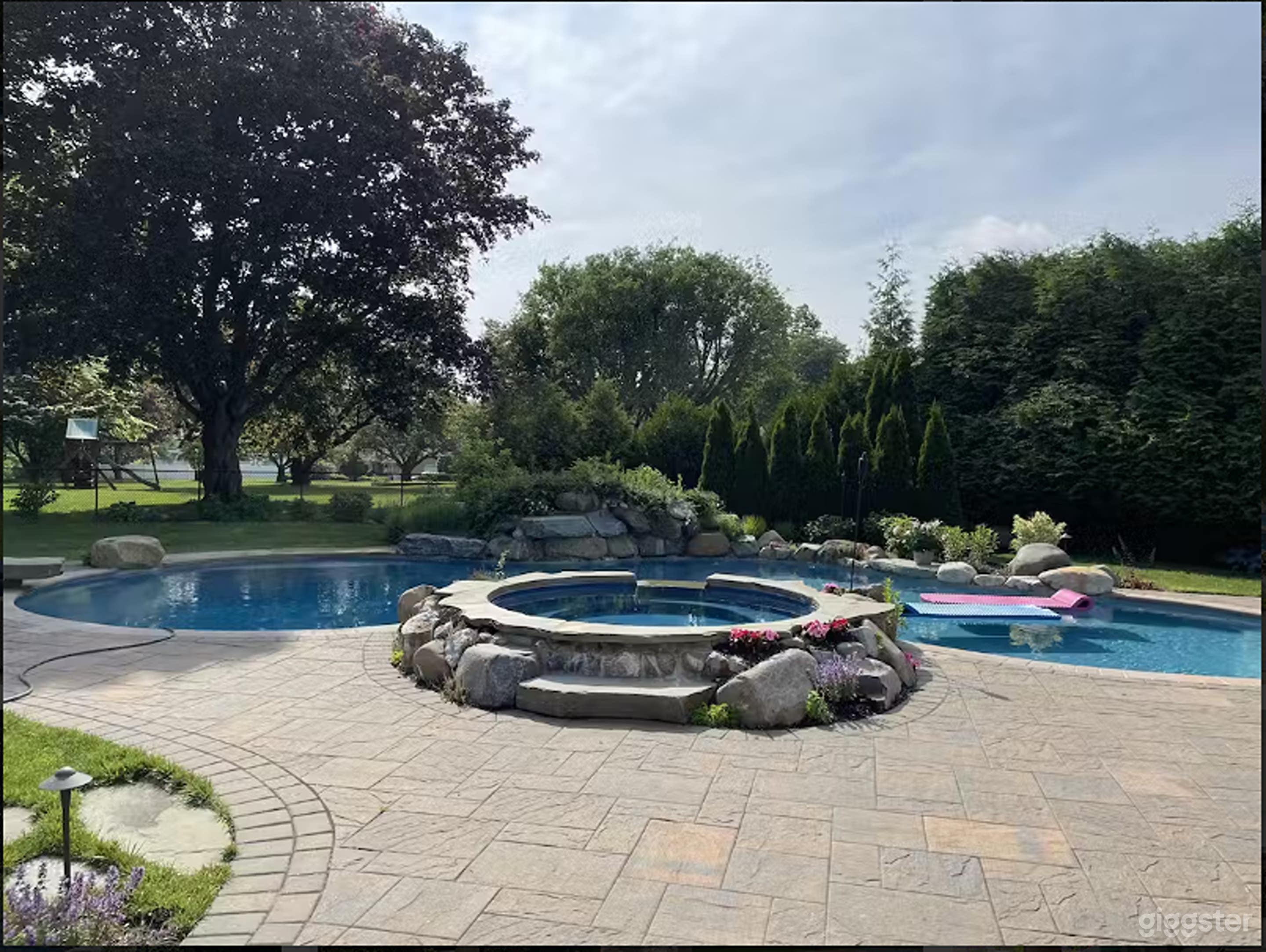 Private Outdoor Pool Photo 1