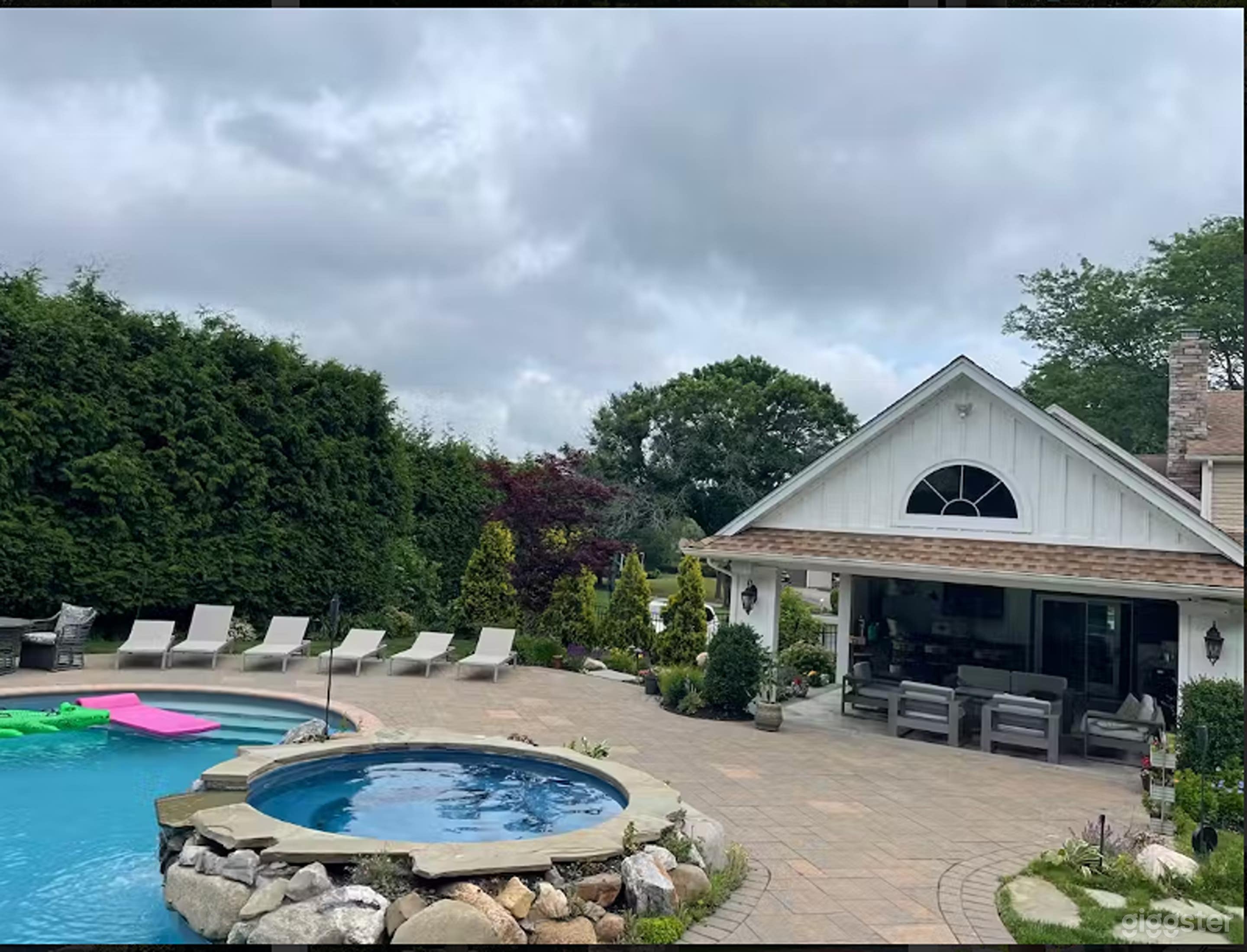 Private Outdoor Pool Photo 2